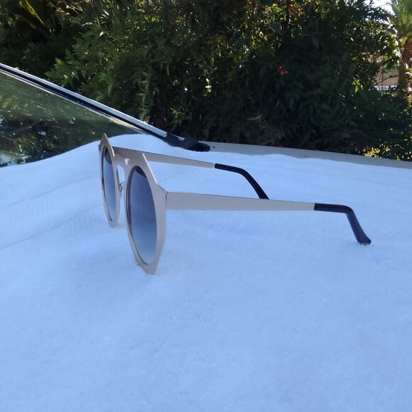 Bundle 2 luxury/vintage/high fashion/beautiful/quality sunglasses, brand new